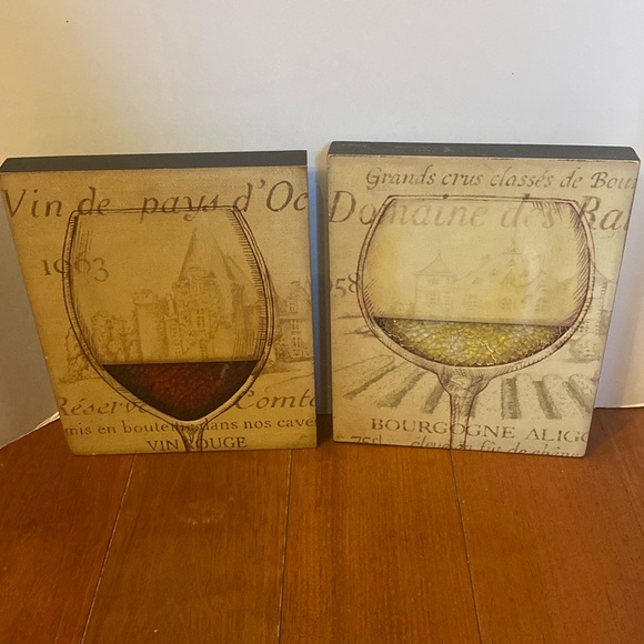 Set of 2 wine glass motif decor w/ cracked resin wall decor 10x8” - Picture 1 of 7